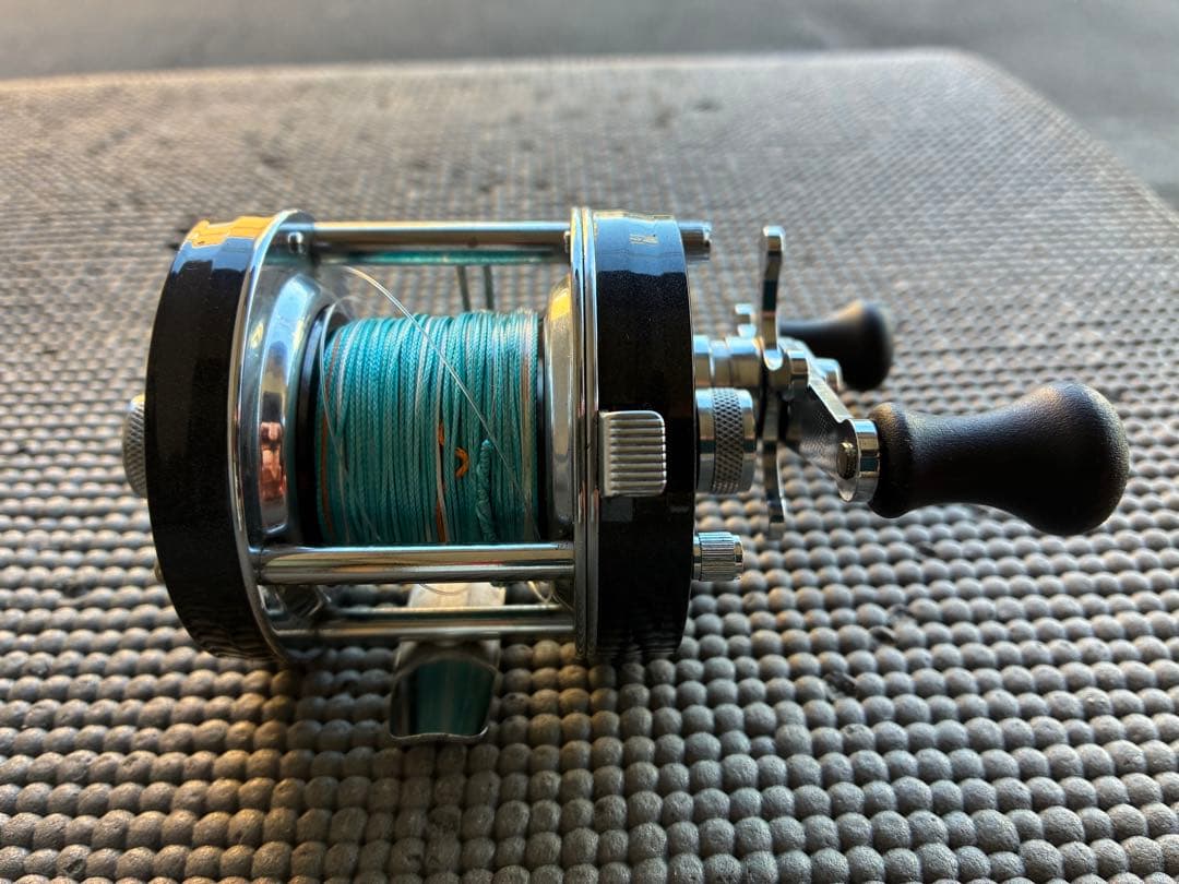 Abu Garcia 5500C PEARL BLACK ベイトリール