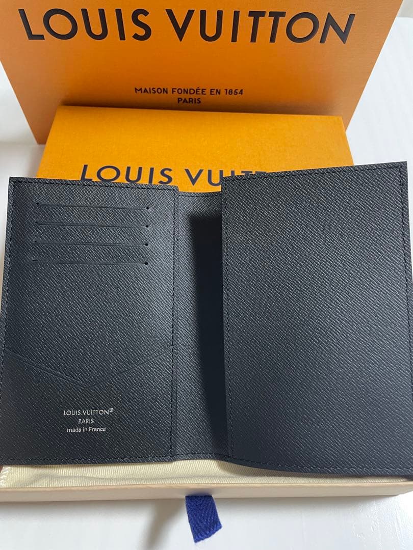 ルイヴィトンダミエグラフィット　パスポートケース