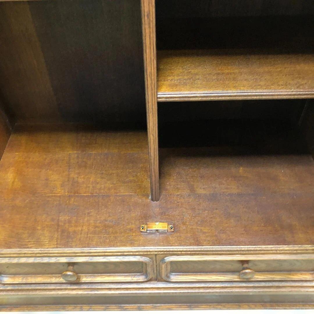 送料無料 高級家具 アンティーク調 木製ガラスキャビネット 飾り棚 251214