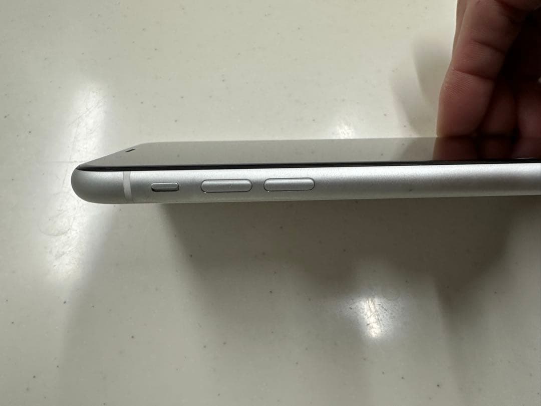 美品　iPhone XR ホワイト 128GB バッテリー81% SIMフリ -