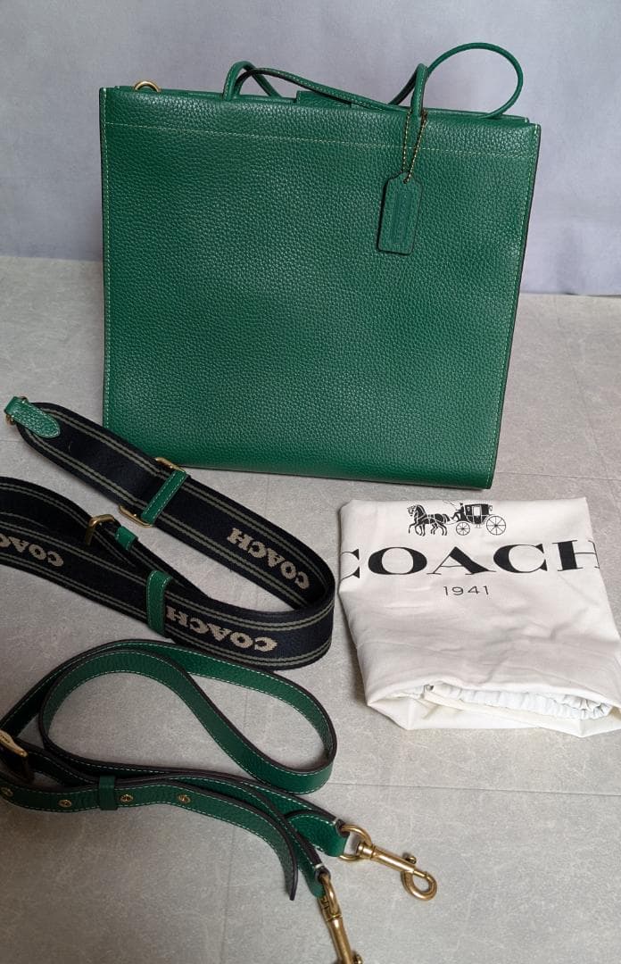 COACH グリーン レザー バッグ ストラップ付き