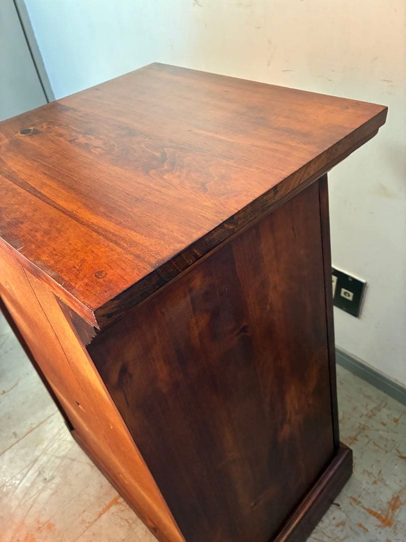 イギリス製　Pier One ヴィンテージキャビネット　オーク材