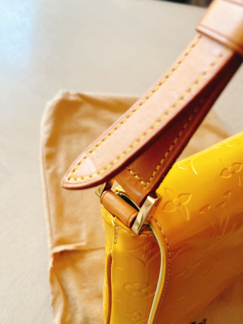 LOUIS VUITTON ヴェルニ トンプソン ストリート ショルダーバッグ