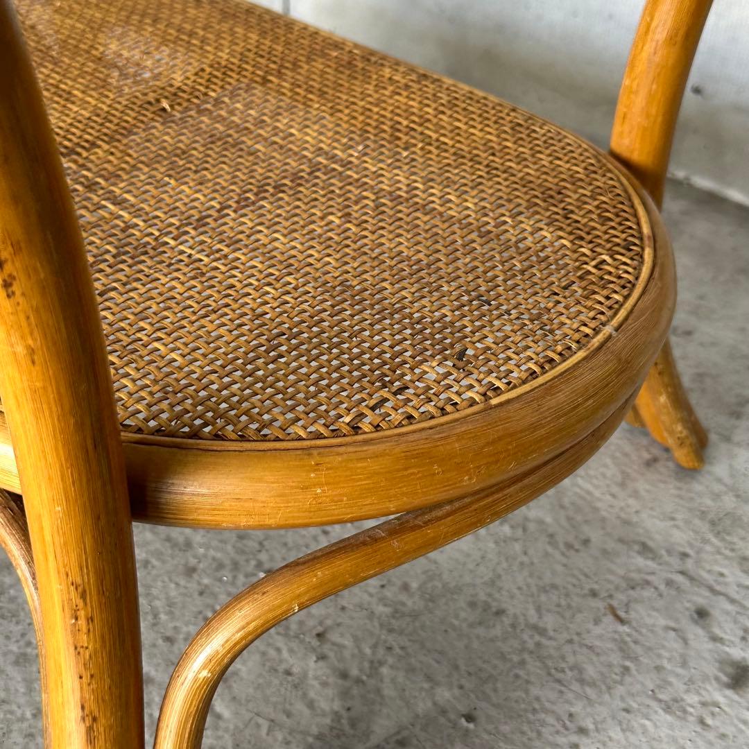 「ラタン×ガラスの美曲線！天然素材ローテーブル」　ガラステーブル