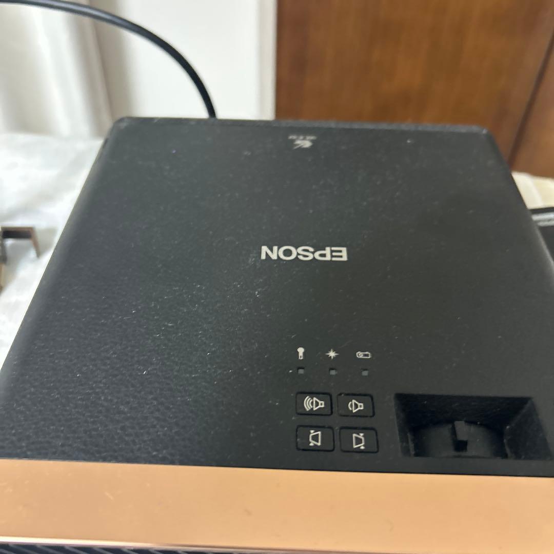 極美品　最終値下　断捨離価格　エプソン　EF-100B プロジェクター