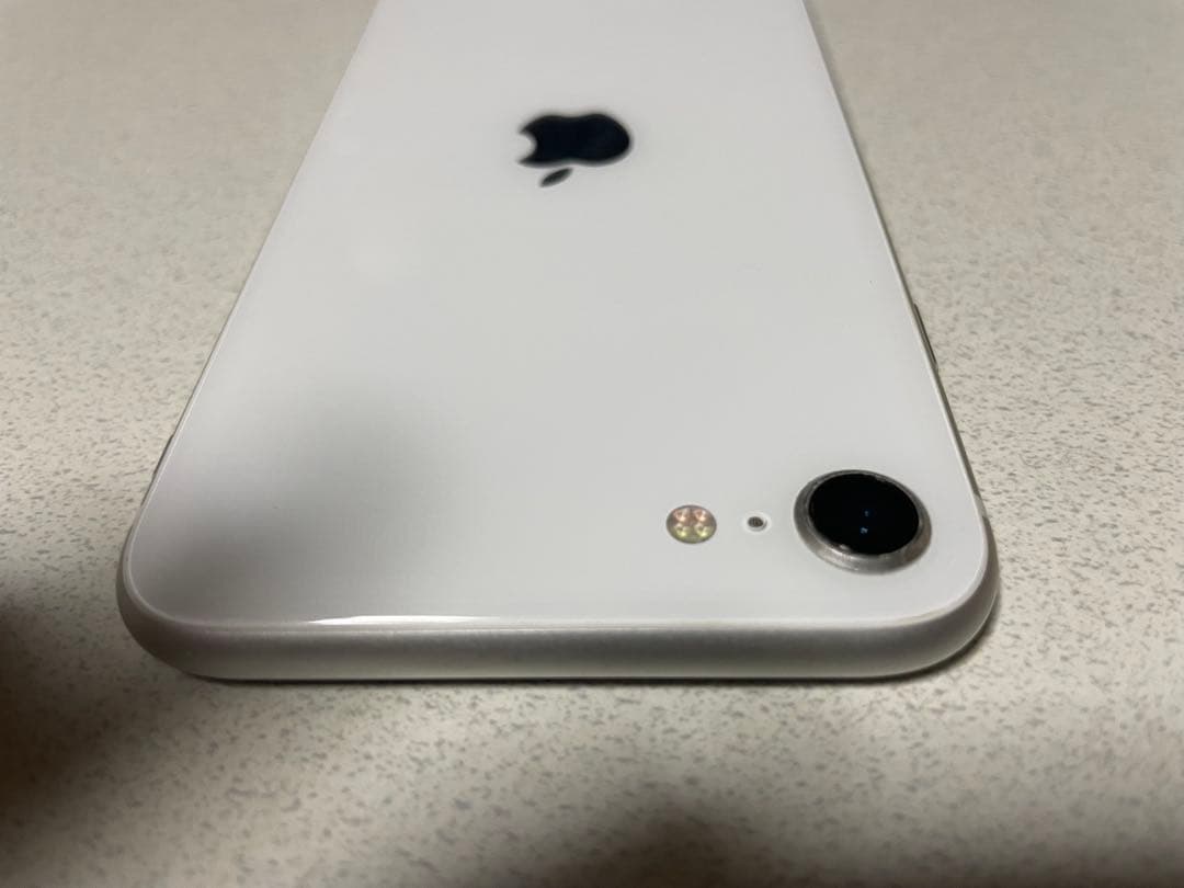 バッテリー81%★綺麗★iPhoneSE2（第2世代）【64GB】WHITE 白