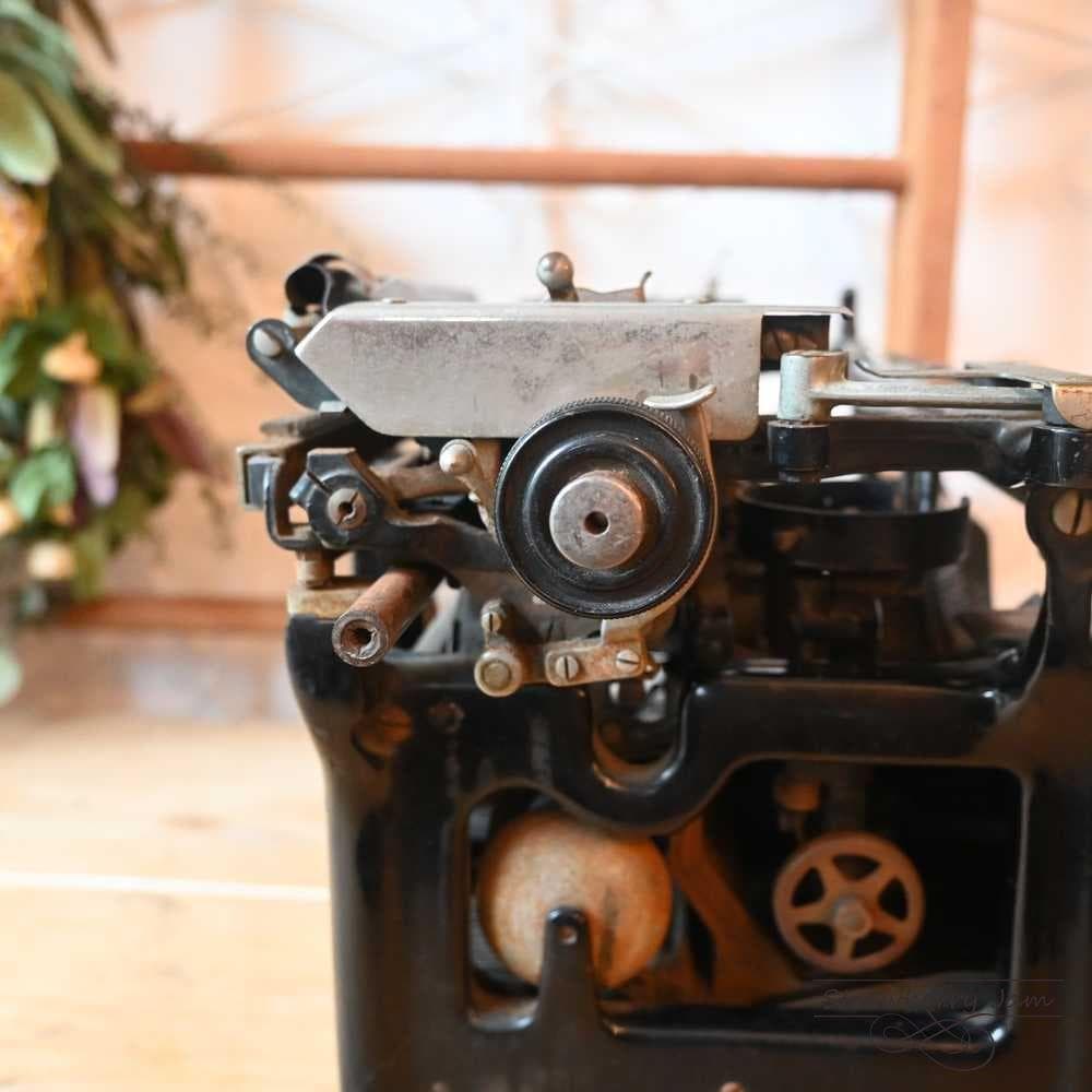 L3705-20 英国アンティーク UNDERWOOD タイプライター 店舗什器