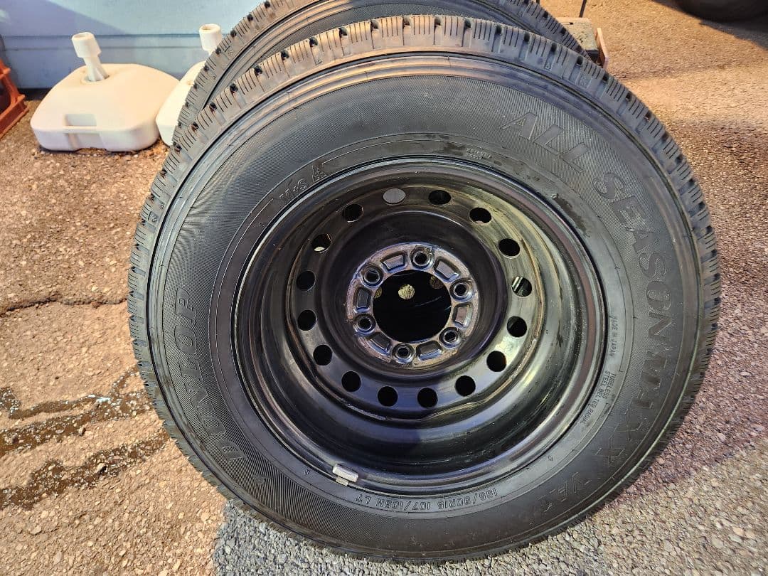 195/80R15 オールシーズンタイヤ ハイエース純正ホイール 室内保管