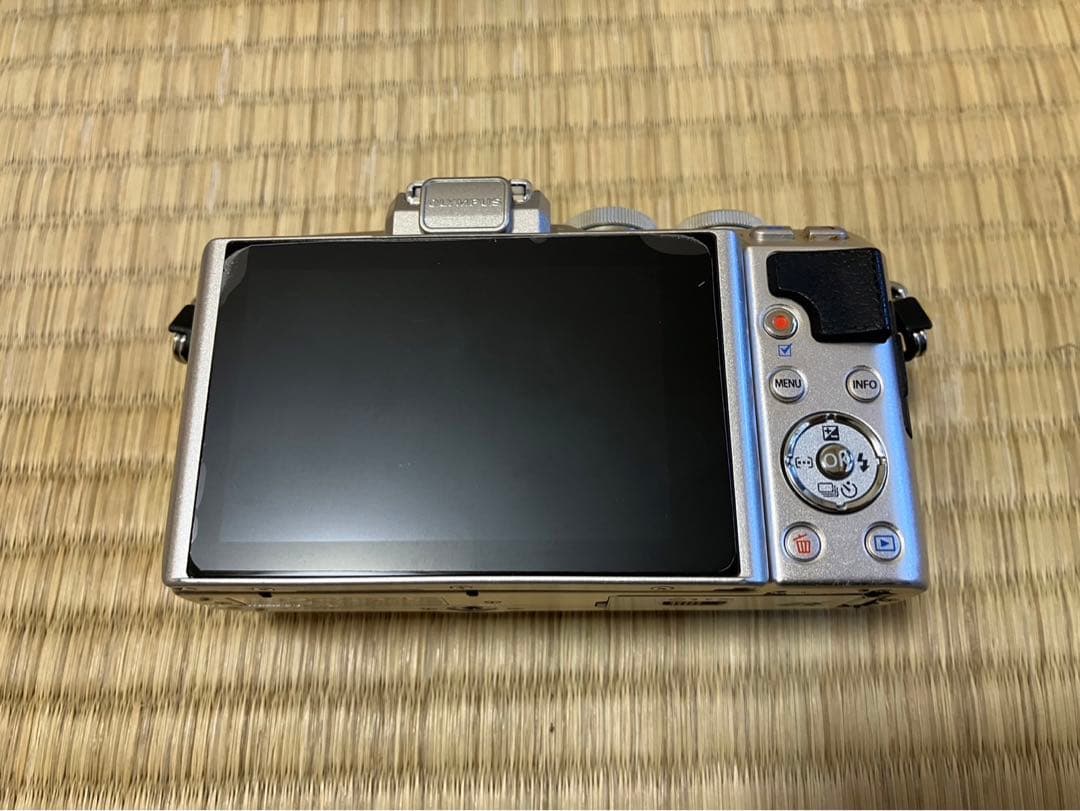 KRGMOLYMPUS PEN Lite E-PL7ボディシルバーレンズ無