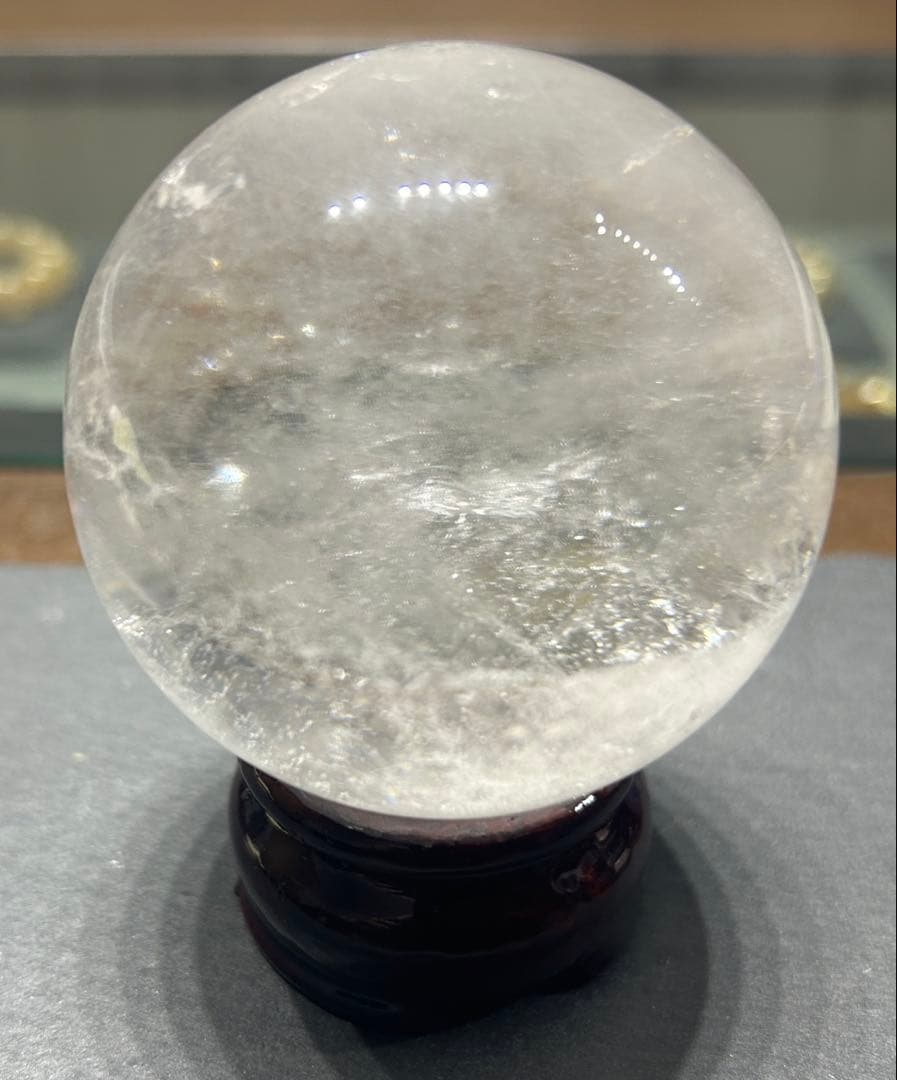 水晶丸玉　虹入り　66mm