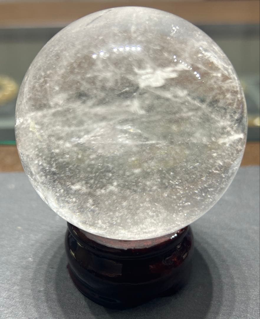 水晶丸玉　虹入り　66mm