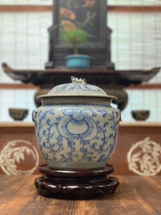 シノワズリ　十九世紀　中国清朝　中期 草花紋 染付 耳付 蓋付き　水指
