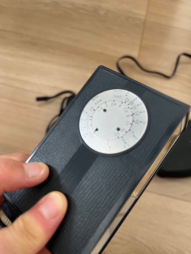 Minolta SR-7 一眼レフカメラ 28mmレンズ付き フラッシュ付き