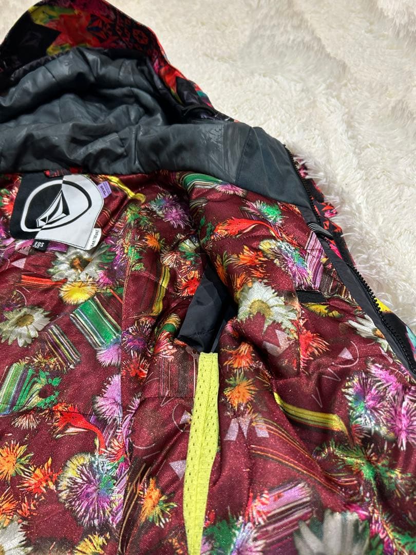 極美品VOLCOMスノーボードウェアジャケットFREE INSULATED
