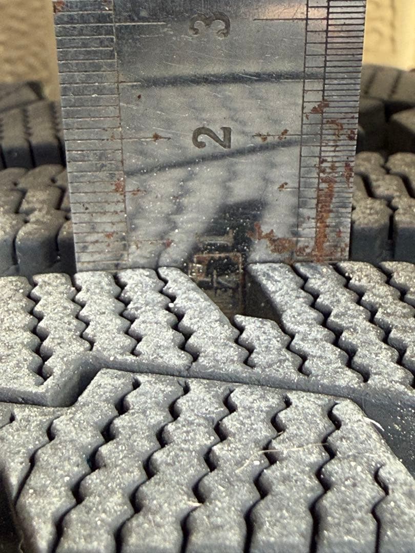 プリウスα バリ山 国産スタッドレス トーヨー205/60R16 お値引き可能◎