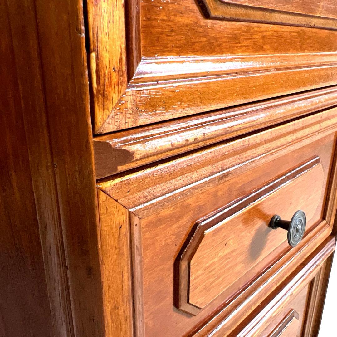 小ぶりなチェスト・イタリア　 横幅52cm・奥行29cm・高さ71cm