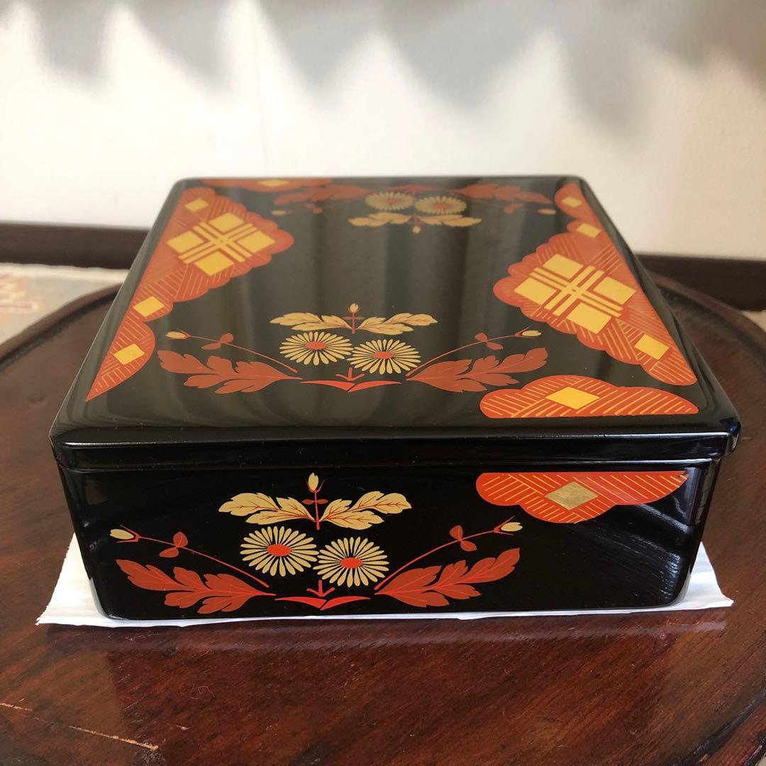 秀衡塗　重箱　三段重　菊紋　漆器　天然木　7寸×6.5寸　専用箱　未使用品　美品