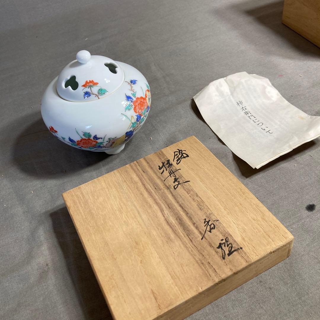 【期間特別価格】赤絵の伝統　人間国宝　十三代酒井田柿右衛門作　錦牡丹文　香炉