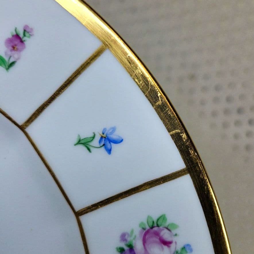 ロイヤルコペンハーゲン　ヘンリエッテ２６センチプレート１枚　です。